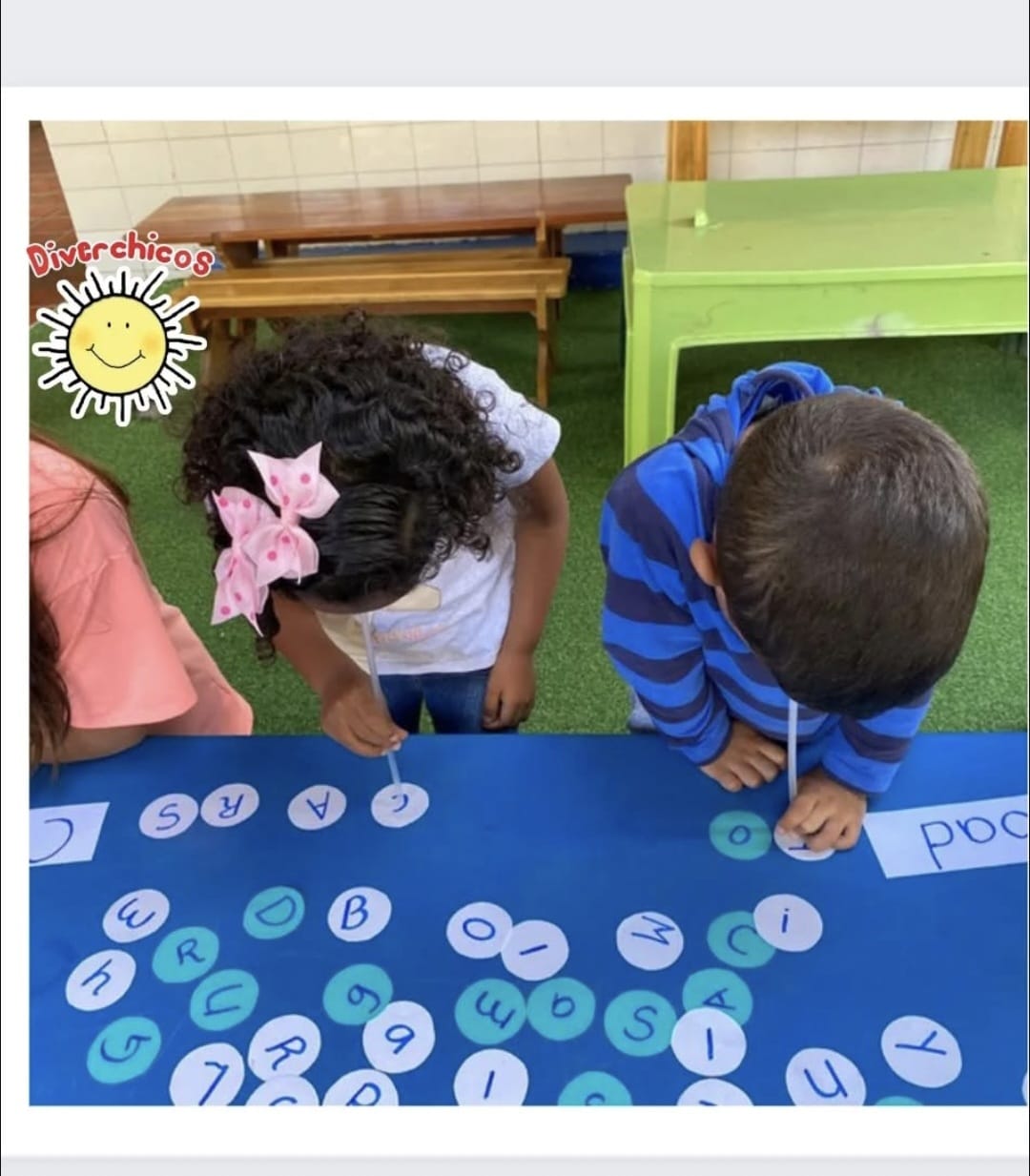 Grupo de niños divirtiéndose en Diverchicos 3